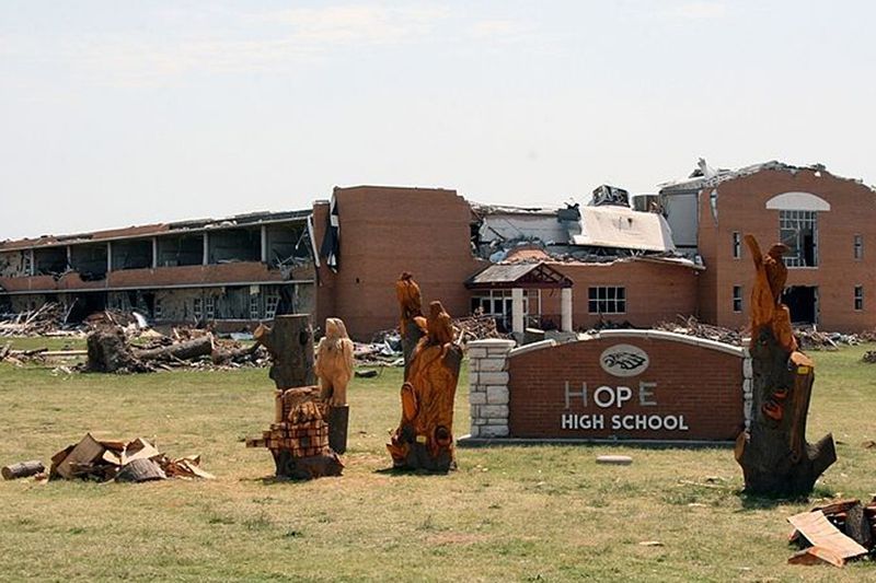 Joplin High School después del tornado del 26 de junio de 2011 (US Army Corps of Engineers, Wikimedia Commons)