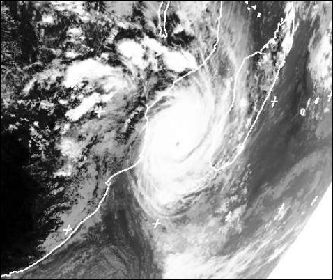(1) Un ciclón tropical, frente a las costas de Mozambique que llego a alcanzar categoría 4.