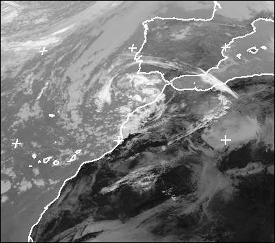 (2) Una baja fría aislada, que evolucionó de una DANA los días precedentes y se ubicaba en el Golfo de Cádiz. La baja fría aislada tuvo reflejo en superficie y no poseía frentes en superficie ni en niveles bajos.