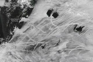 Estelas de barcos cerca de la península de Kamchatka: orígenes de su formación