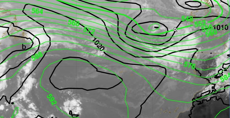 Imagen IR del 12 de sept. A las 12 UT. Presión en superficie en negro, geopotencial de 500 hPa en verde, seno de bajas presiones “b”, restos de PH