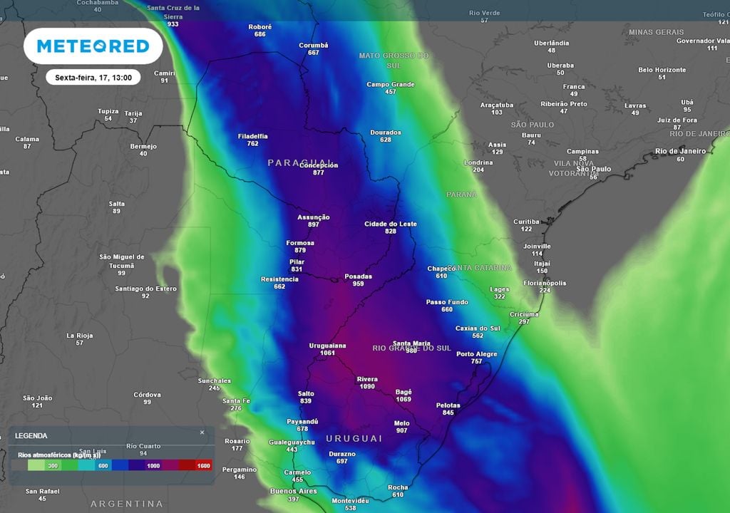 Previsão de rios atmosféricos na sexta-feira durante a tarde. Previsão de rios atmosféricos na sexta-feira durante a tarde mostra um intenso fluxo de umidade sendo transportado em direção ao Rio Grande do Sul, que pode ocasionar tempestades.