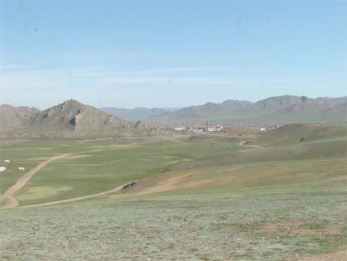 Figura 8. Tonsontsengel cae en una pequeña cuenca en el norte de Mongolia a una altitud de 1.624 m. Es posible que éste es el lugar la medida de la presión más alta (1.092,1 mb) con todo medido en la Tierra. Desconocido del fotógrafo.