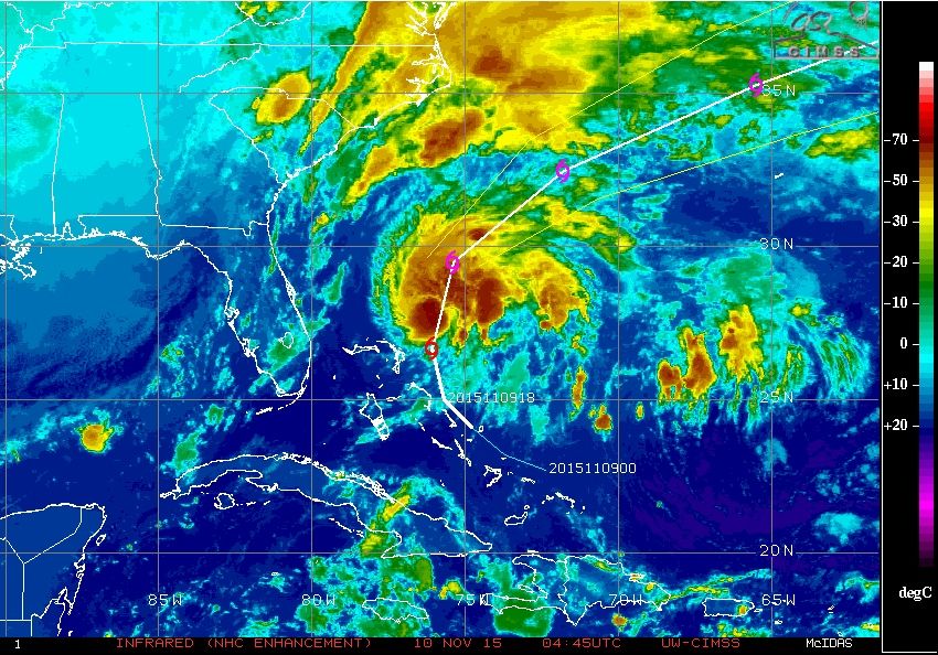 Predicciones de la trayectoria de Kate e imagen IR realzada del 10 noviembre de 2015 a las 04:45 UTC