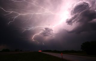 Posible record en el desplazamiento de las tormentas severas del 2 de marzo de 2012 en los EE.UU.