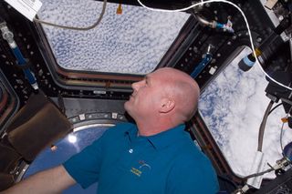 Apaga la luz durante la Hora de la Tierra - André Kuipers estará observando