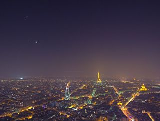 París, la Luna, Venus y Júpiter