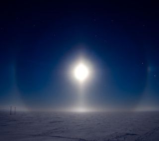 Halo y pilar lunar antártico