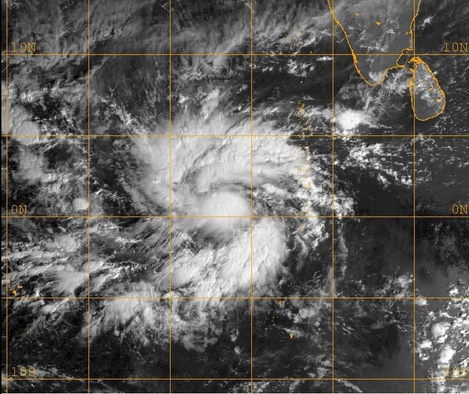 Agni en 2004 visto por MET-5 en el canal VIS al suroeste de la India muy cerca del ecuador.