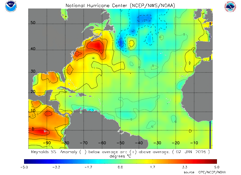 Imagen realzada IR del 11 de enero de 2016 a las 05:45 UTC, arriba, y anomalías de la temperatura del agua del mar del 7 de enero de 2016, abajo.