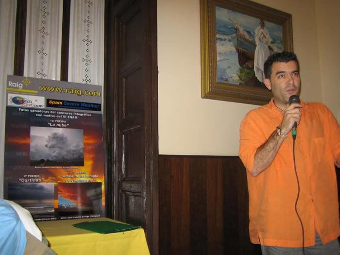 Emilio y Pedro agradeciendo a los organizadores locales de Valencia el éxito del VI ENAM.