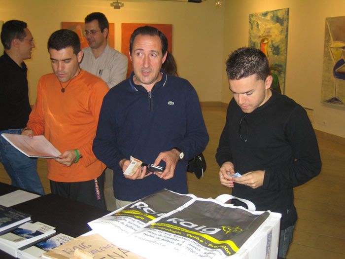 Los polos de SSW también se vendieron en VI ENAM, realmente eran bastante buenas y de alta calidad y diseño. Vicente Aupí entre Emilio y Pedro.