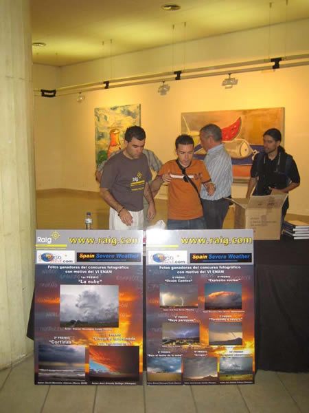 Fotos de la mesa de artículos RAIG.