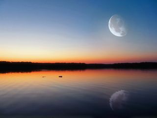 Nuestra Luna en el horizonte