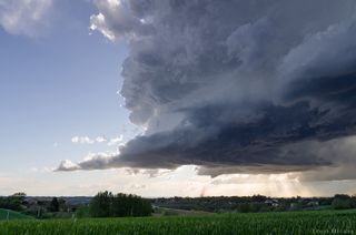 Tornado cerca de Toulouse, Francia (29 abril 2012)