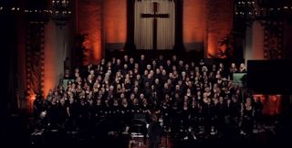Tormenta intensa sobre África: coro y orquesta