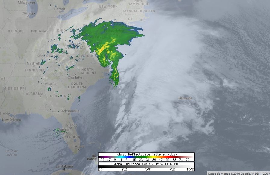 Imagen combinada radar, coloreada, e IR, de la gran borrasca Jonas el 23 de enero de 2016 a las 06 UTC. Fuente: CIMSS