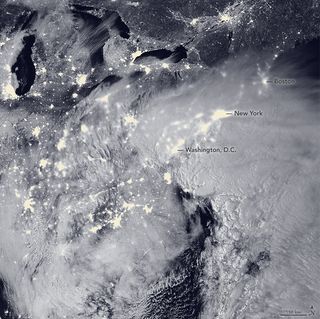 Una gran ventisca a la luz de la Luna