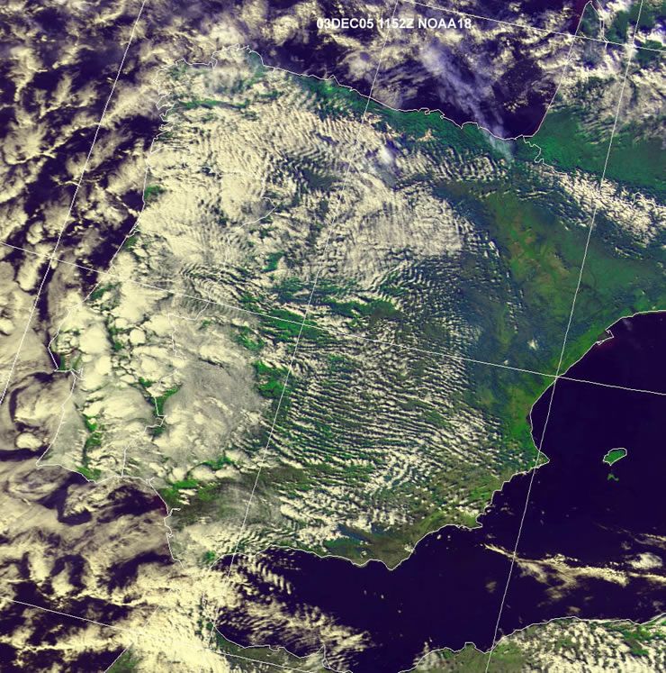 Imagen del NOAA18 combinada de diferentes cales en falso color del día 3 de noviembre de 2005 a las 11:52 UTC. Fuente NOAA. Fuente: binternet http://www.btinternet.com/~wokingham.weather/wwp2.html