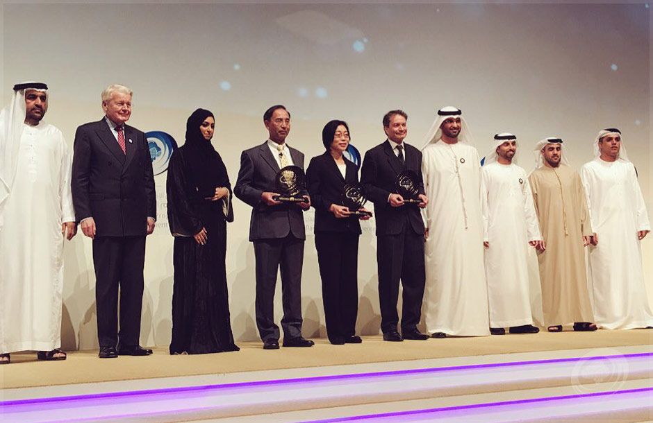Acto de entrega en Abu Dabi de las becas de la primera edición del concurso de proyectos para la mejora de la lluvia, celebrado el pasado 19 de enero de 2016