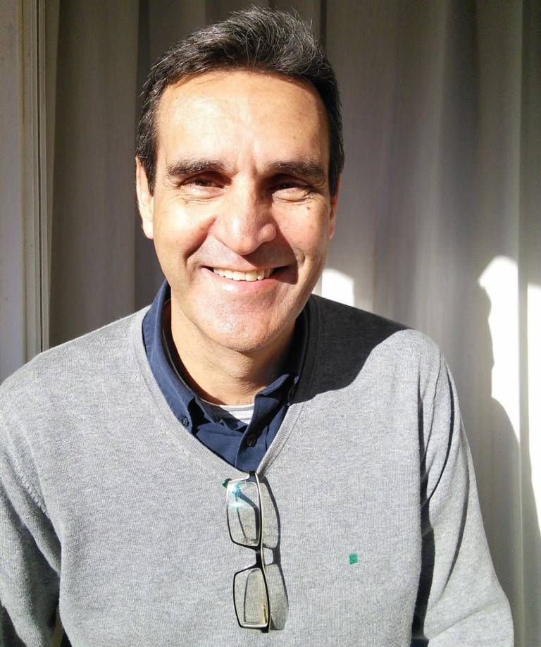 El profesor Alfredo Faus, el investigador que recurriendo a varios relatos de sucesos ha reconstruido la riada del Turia por Valencia en septiembre de 1731.