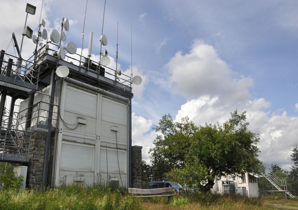 Messungen des Treibhausgases SF6 im Taunus-Observatorium der Goethe-Universität Frankfurt auf dem Kleinen Feldberg wiesen auf eine Emissionsquelle in Deutschland hin. Messungen des Treibhausgases SF6 im Taunus-Observatorium der Goethe-Universität Frankfurt auf dem Kleinen Feldberg wiesen auf eine Emissionsquelle in Deutschland hin.