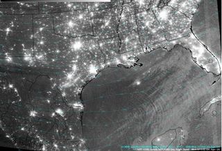 Ondas luminosas en niveles medios-altos en la vecindad de la corriente en chorro subtropical