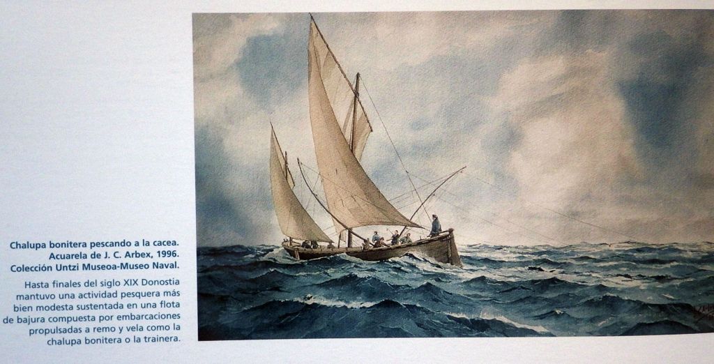 Foto tomada del libro "San Sebastián Marítimo" (2008, diversos autores) publicado por el Museo Naval de San Sebastián, y que corresponde a un cuadro en el mismo. La conversión de los pesqueros al vapor ya había comenzado hacia finales del XIX pero primeramente para los arrastreros (más grandes), por lo que bastantes embarcaciones menores todavía serían a vela y remo, como la representada, al producirse la galerna de 1912.