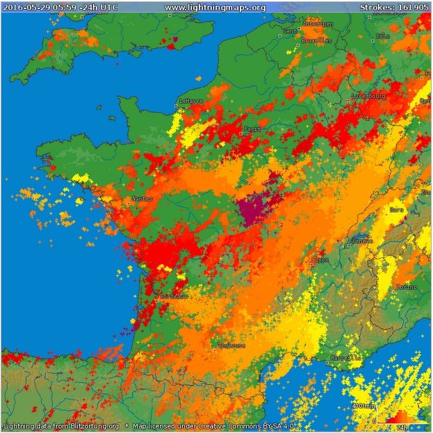 Foto 3.- Distribución espacial de rayos en la ventana mostrada con más de 161.000 rayos. Varios SCM se formaron Distribución espacial de rayos en la ventana mostrada con más de 161.000 rayos. Varios SCM se formaron