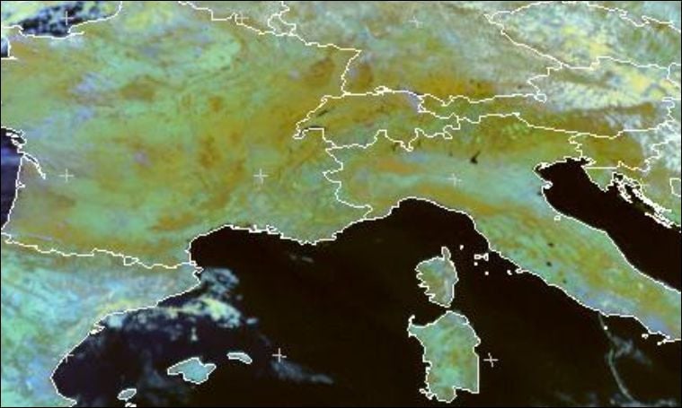 Imagen realzada tipo snow donde la nieve debería aparecer en rosa oscuro-naranja en las zonas de montaña, pero no están. Fuente: EUMETSAT.