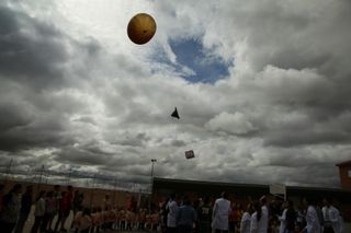 Lanzamiento escolar de un globo a la estratosfera