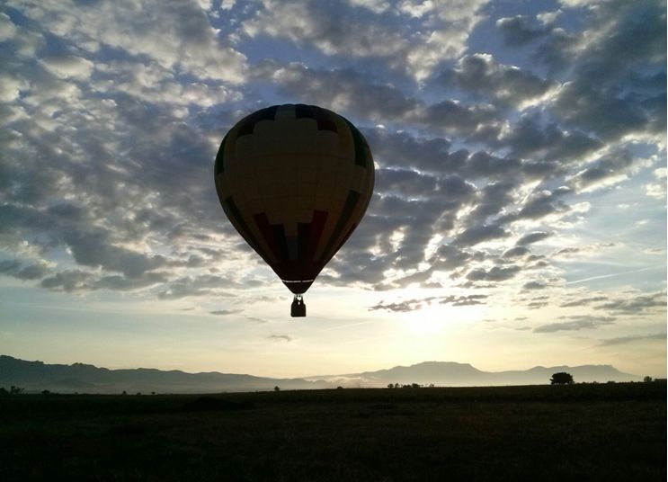 Foto 1.- Comienzo de la travesía en globo. Fotografía de Eladio Gordo. Fuente: Globos Arcoíris Comienzo de la travesía en globo. Fotografía de Eladio Gordo. Fuente: Globos Arcoíris