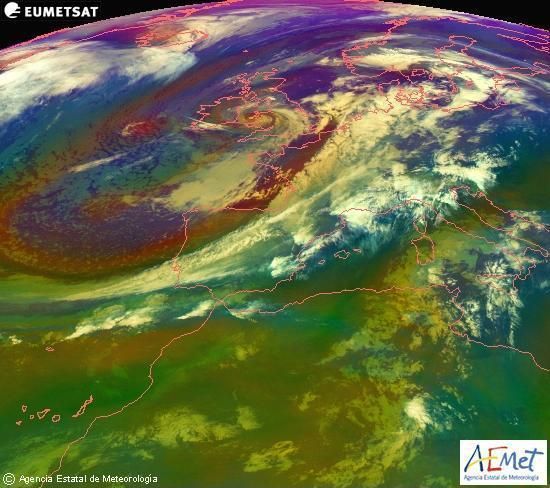 Imagen de satélite realzada de las 04 UTC del día 26 Imagen de satélite realzada de las 04 UTC del día 26, con los focos convectivos de la frontera aludida penetrando por el suroeste.
