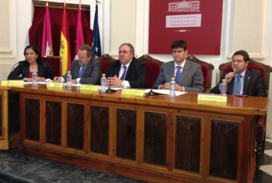 Autoridades asistente al acto Autoridades asistente al acto: Fátima Guadamillas, Jesús Labrador, Vicente Tirado, Daniel Cano y Emiliano García-Page.