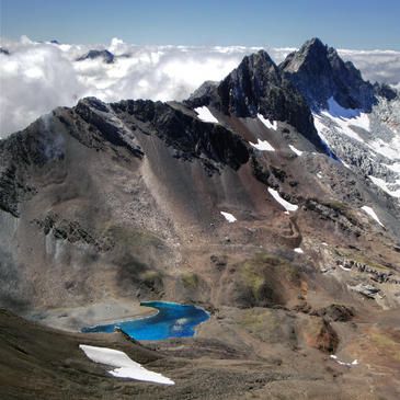 El cambio climático altera el equilibrio biogeoquímico de los lagos de alta montaña. Los investigadores han recogido muestras de lagos de alta montaña de los Pirineos centrales y orientales, situados a una altitud media de 2.300 metros. Imagen: CSIC.
