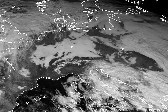 Imagen VIS 0.6 um: nieve y nieblas- nubes bajas en blanco