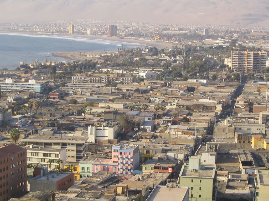 Vista panorámica de Arica, en la costa norte de Chile Vista panorámica de Arica, en la costa norte de Chile, localidad que la OMM ha llegado a calificar como la más seca de la Tierra, algo que no es cierto según argumenta el entrevistado.
