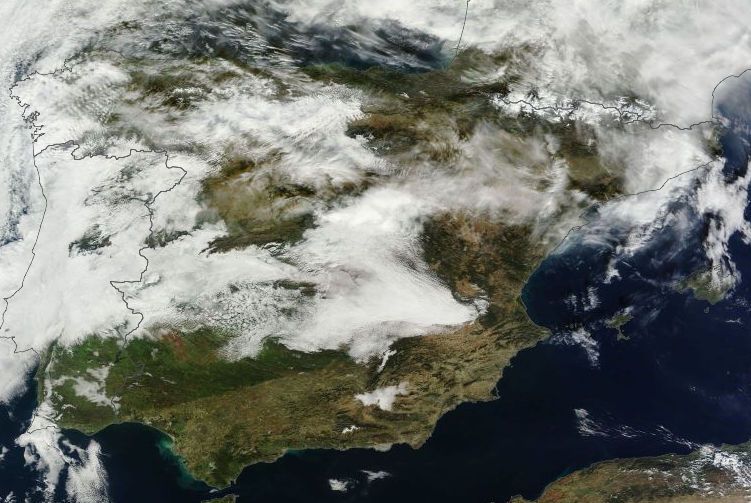 Imagen del 22 de diciembre de 2012 del sensor MODIS Imagen del 22 de diciembre de 2012 del sensor MODIS - Terra durante las horas de día mostrando la nubosidad en amplias zonas de la Península.