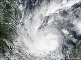 El raro huracán Otto marca un récord