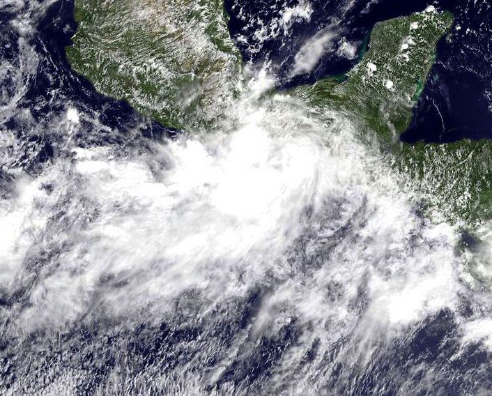 Imágenes de satélite de la estructura ciclónica en el Pacífico Este/Guatemala Imágenes de satélite de la estructura ciclónica en el Pacífico Este/Guatemala
