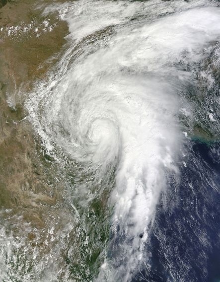 Imágenes de satélite de la estructura ciclónica en el Atlántico/Texas Imágenes de satélite de la estructura ciclónica en el Atlántico/Texas.