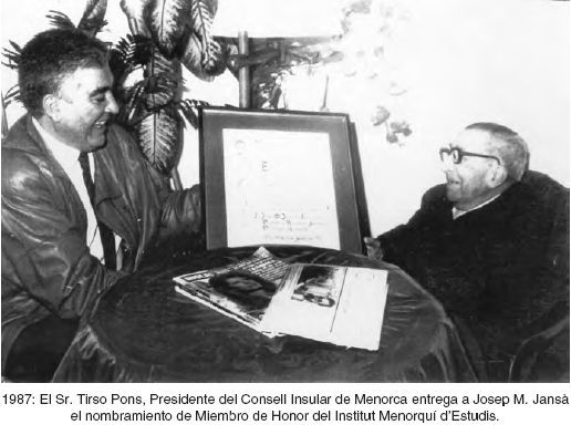 El Sr. Tirso Pons, Presidente del Consell Insular de Menorca entrega a Josep M. Jansà 1987: El Sr. Tirso Pons, Presidente del Consell Insular de Menorca entrega a Josep M. Jansà el nombramiento de Miembro de Honor del Institut Menorquí d’Estudis.