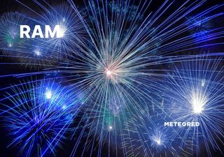 Fuegos artificiales especiales en noche clara