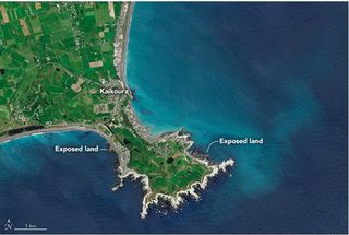 Elevación singular de terrenos por terremoto visto desde satélite
