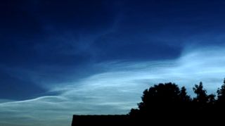 Nubes noctilucentes en movimiento