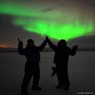 Auroras del norte en un tour turístico: vídeo