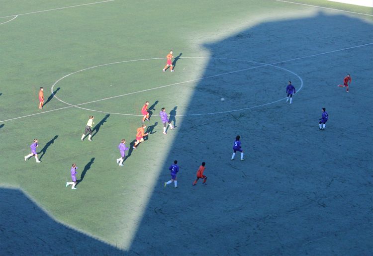 Imagen curiosa tomada en un partido de football en una mañana de diciembre.