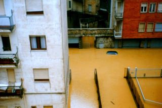 30 anni fa la grande alluvione del Piemonte: il ricordo nel pieno della commozione per la catastrofe di Valencia