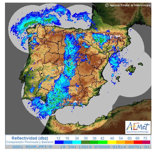 Imagen radar mosaico nacional de las 08 hl mostrando el frente en el centro de la Península y el centro de rotación de la baja sobre la zona de Galicia.