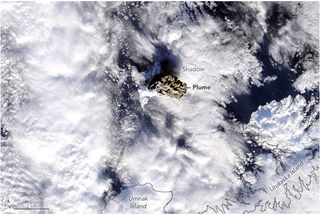 La nube de ceniza cuenta una historia de la erupción del volcán